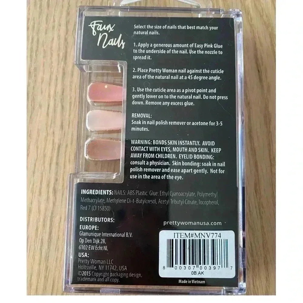 🆕 Pretty Woman Faux Nails Nude & Gold Tones🆕 - Picture 2 of 3